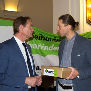 Martin Hilbricht (Vorsitzender BUND Leipzig) und Burkhard Jung (OBM)
