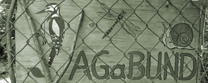 Das Schild vom VAGaBUND-Garten in grau